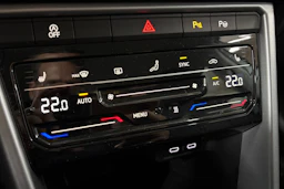 valkoinen Volkswagen T-Roc 2023 kuva 24.