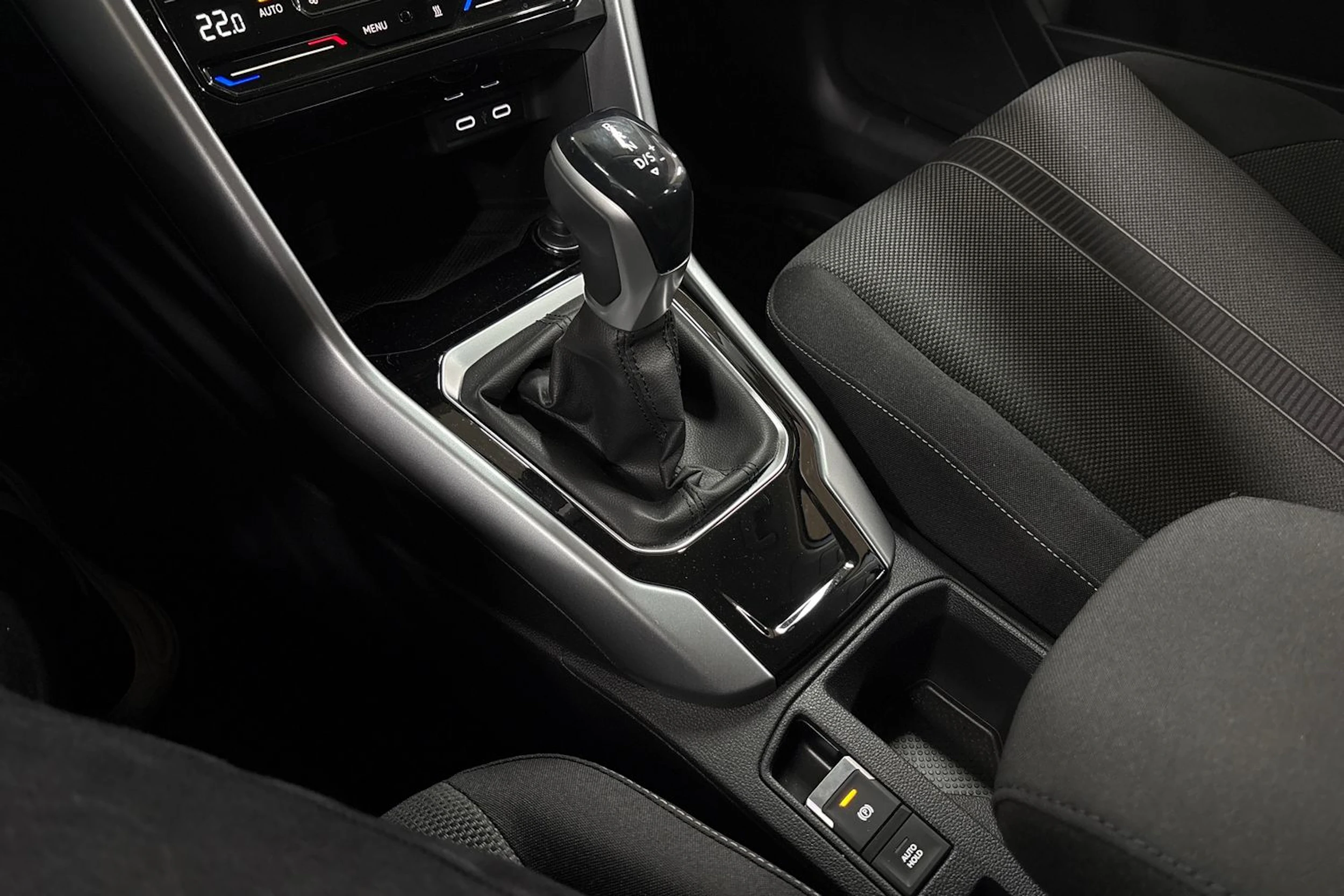 valkoinen Volkswagen T-Roc 2023 kuva 25.