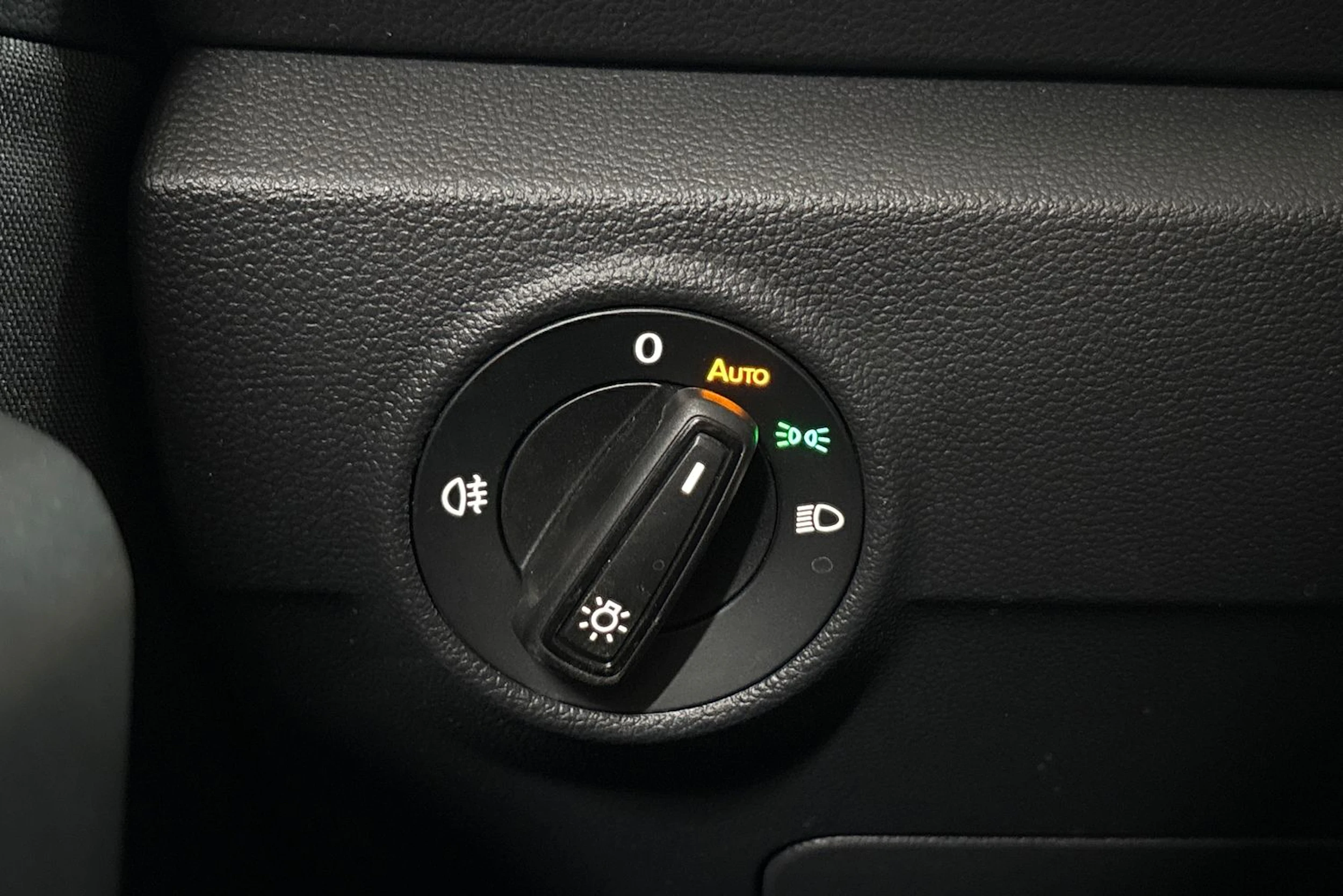 valkoinen Volkswagen T-Roc 2023 kuva 26.