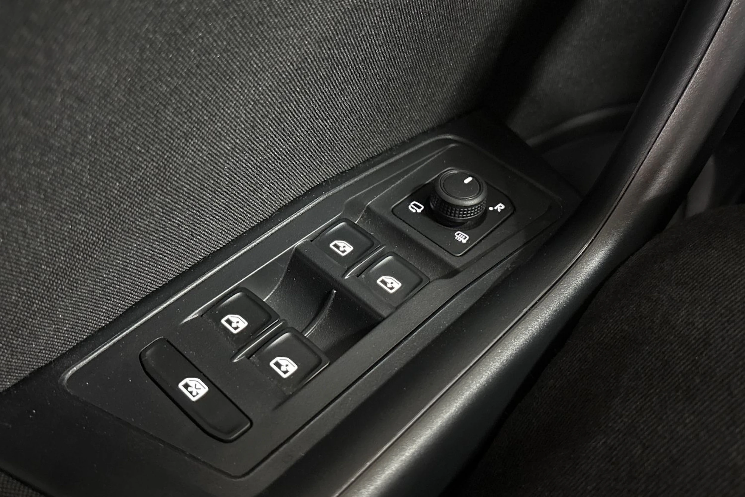 valkoinen Volkswagen T-Roc 2023 kuva 27.