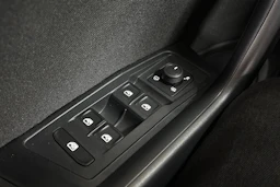 valkoinen Volkswagen T-Roc 2023 kuva 27.