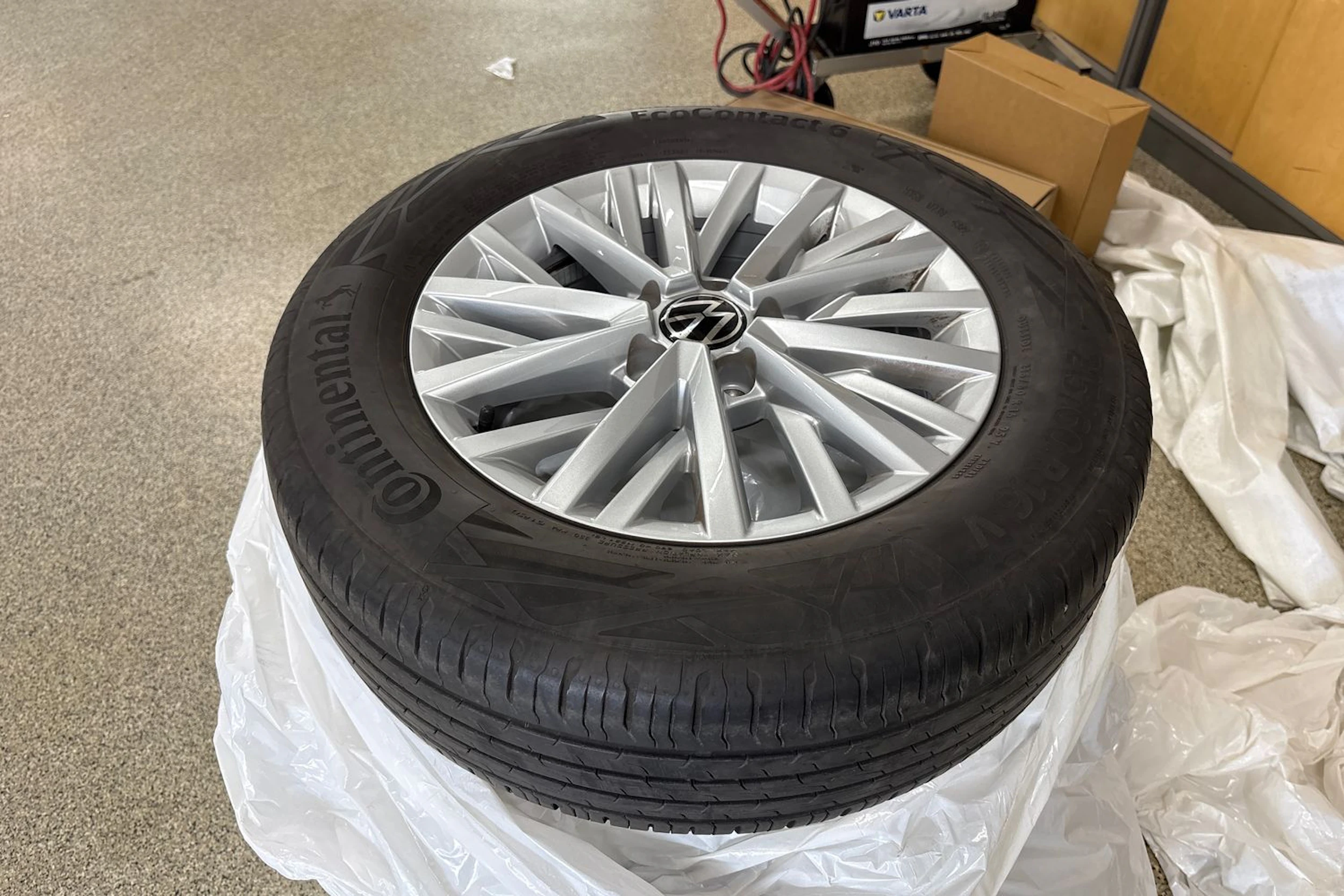 valkoinen Volkswagen T-Roc 2023 kuva 30.