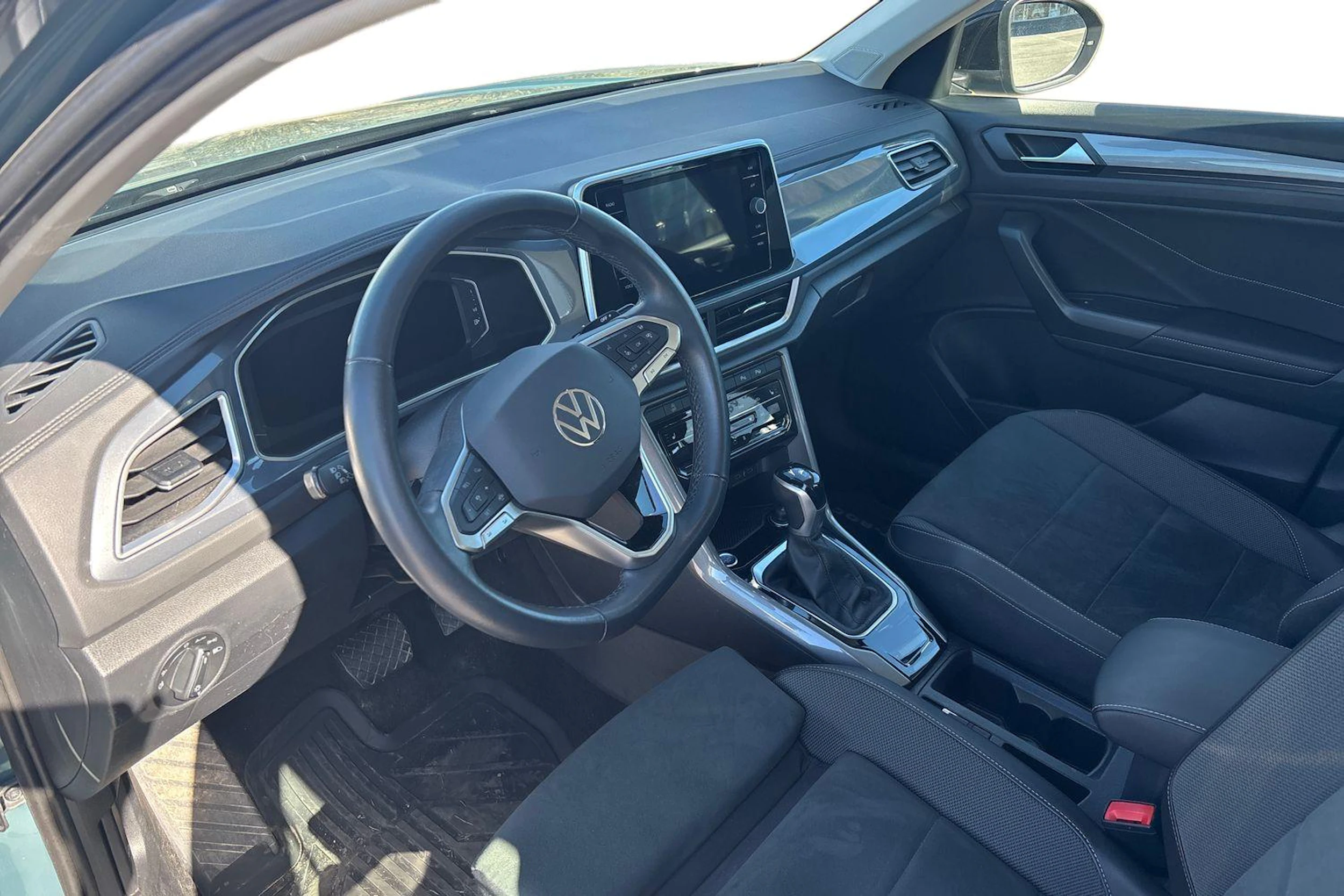 Sininen Volkswagen T-Roc 2023 kuva 3.