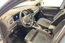 Sininen Volkswagen T-Roc 2023 kuva 6.