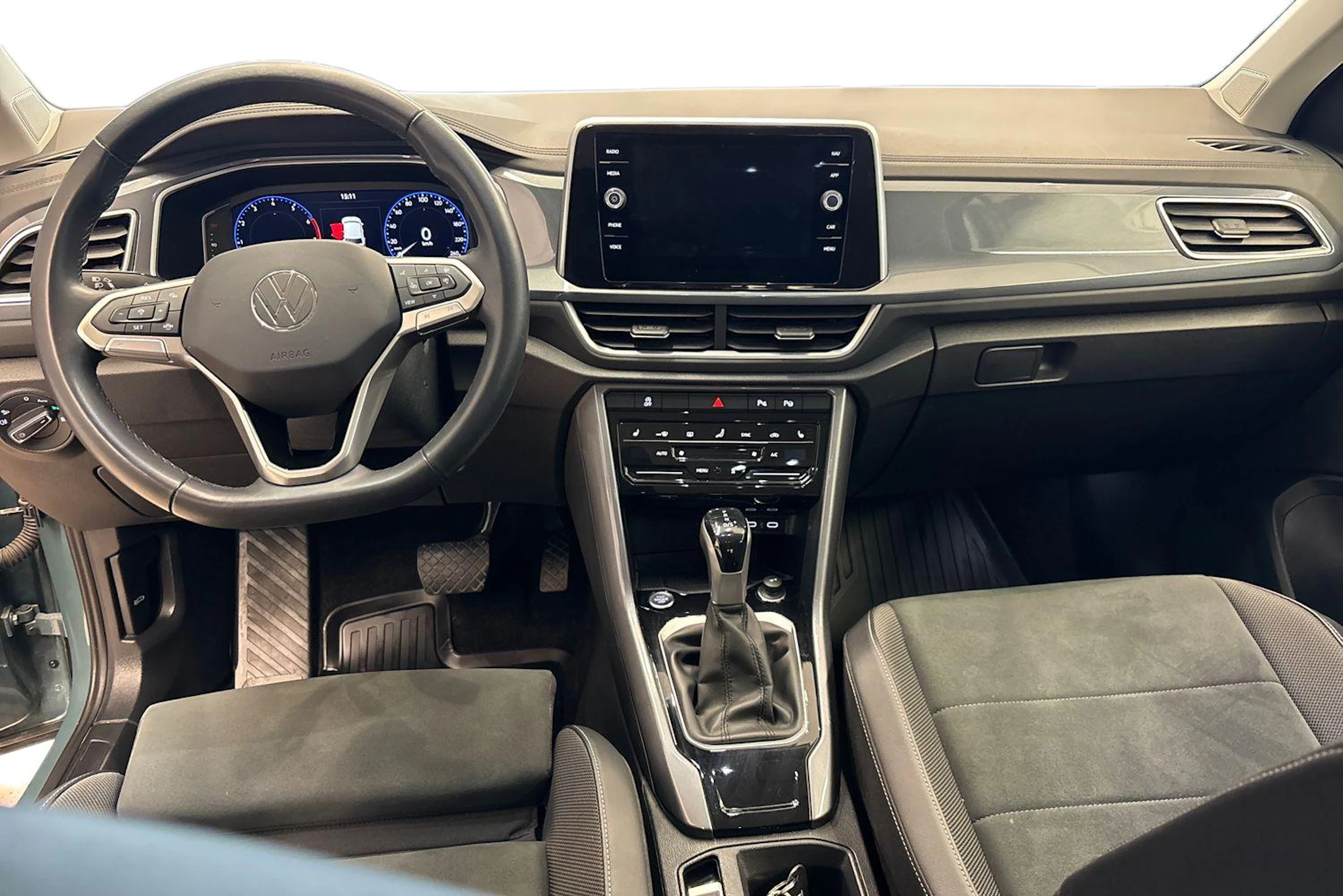 Sininen Volkswagen T-Roc 2023 kuva 7.