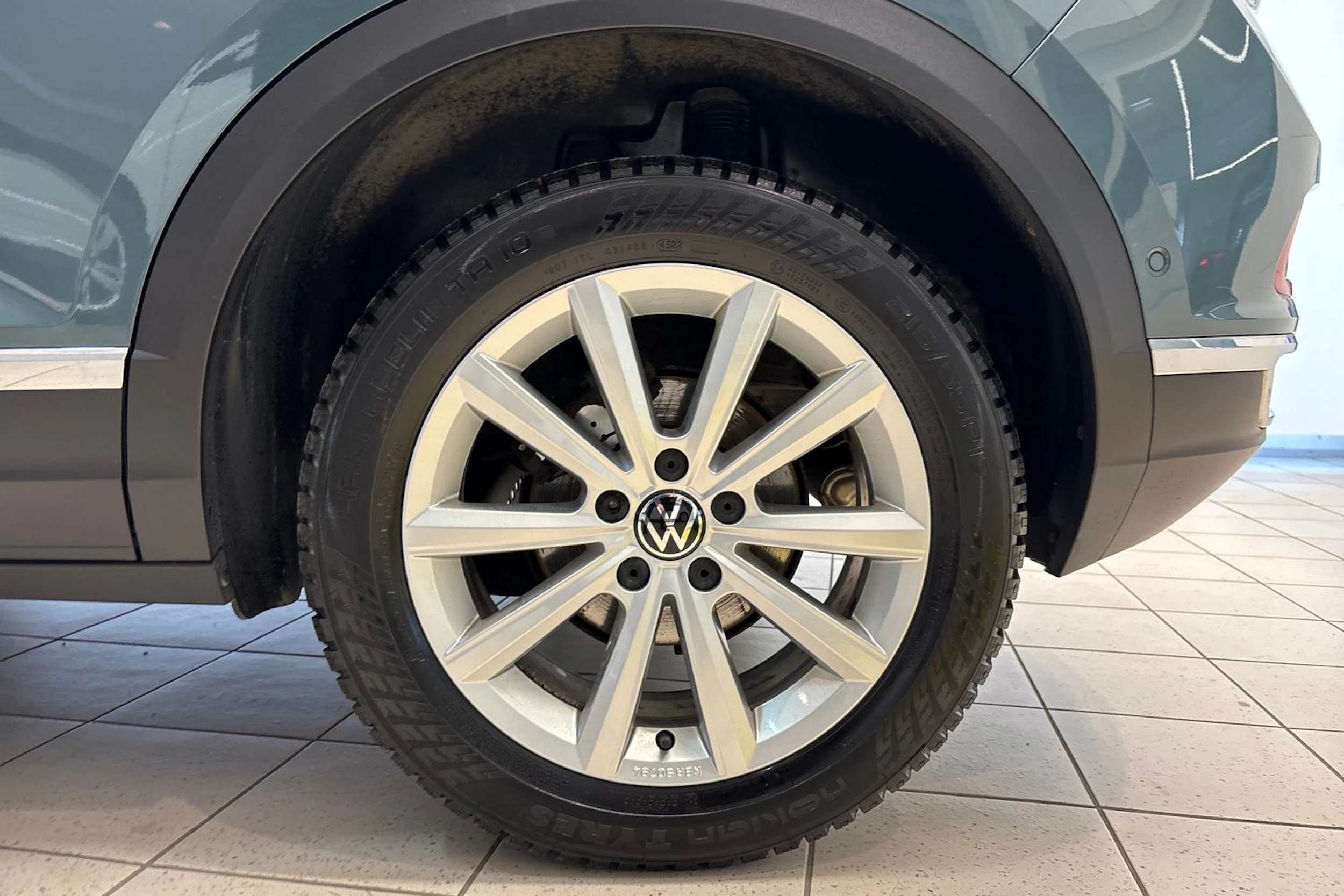 Sininen Volkswagen T-Roc 2023 kuva 10.