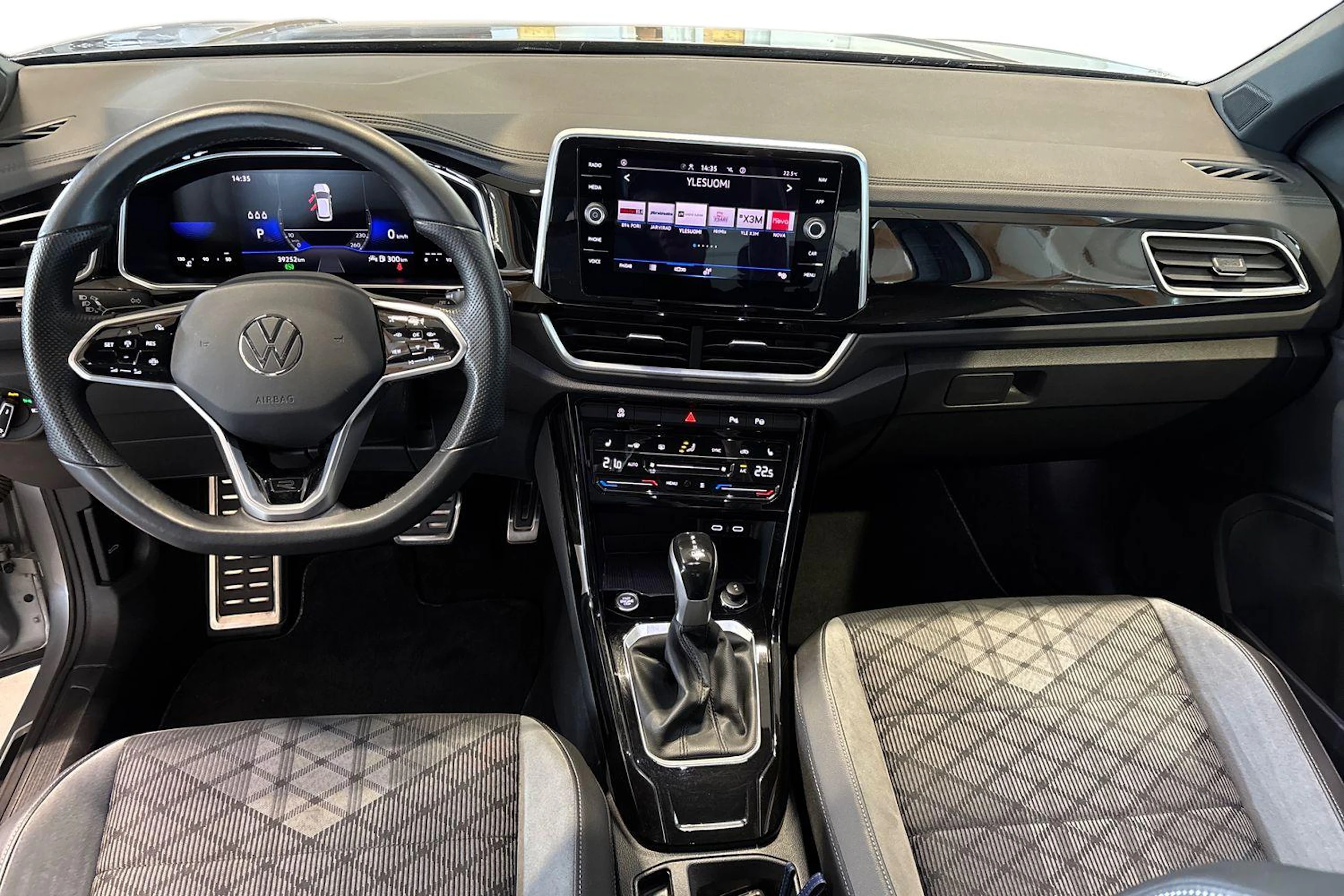 Harmaa Volkswagen T-Roc 2023 kuva 9.