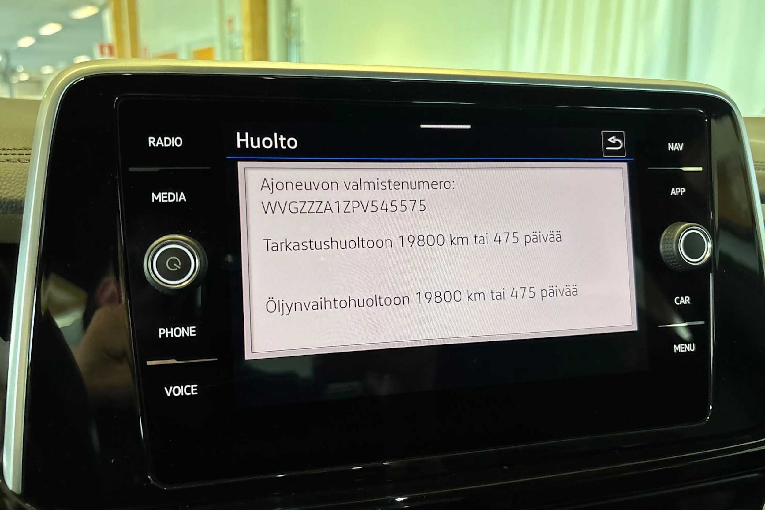 Harmaa Volkswagen T-Roc 2023 kuva 19.