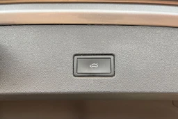 Harmaa Volkswagen T-Roc 2023 kuva 21.