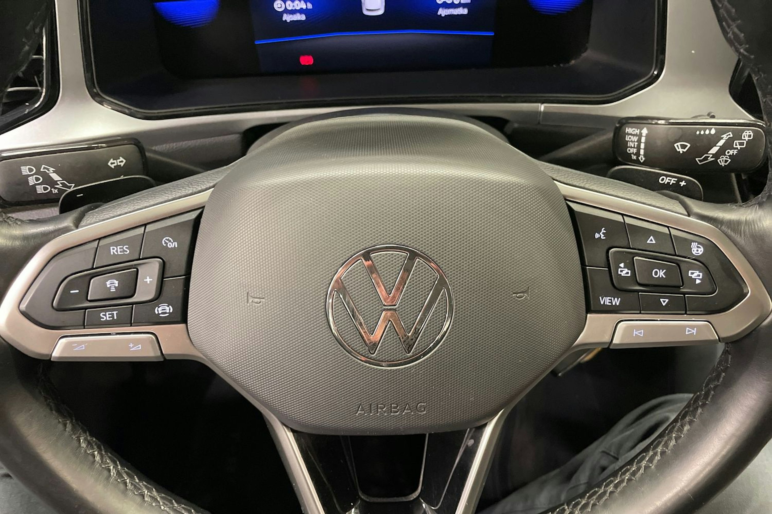 harmaa Volkswagen T-Roc 2023 kuva 21.