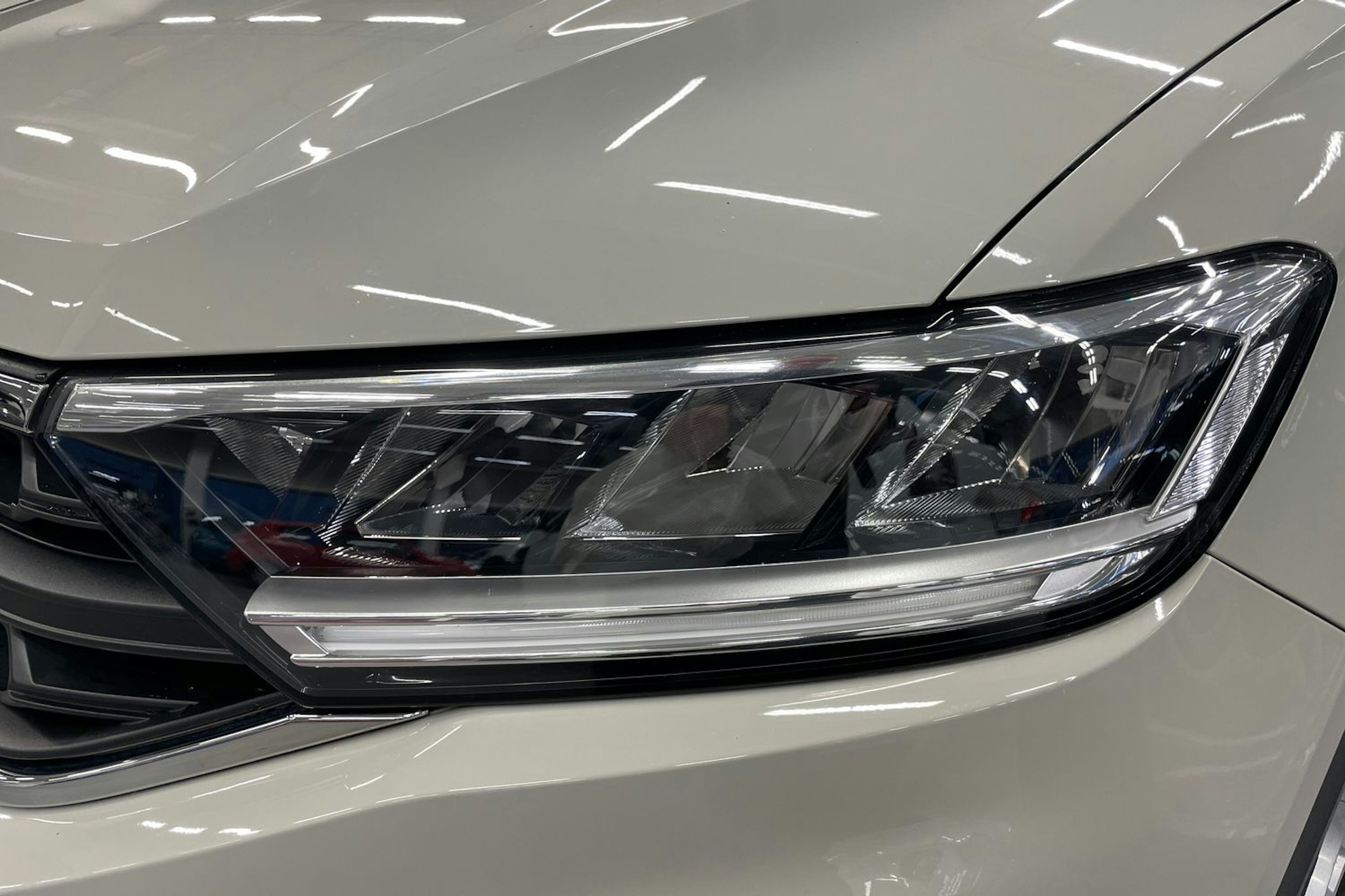 harmaa Volkswagen T-Roc 2023 kuva 24.