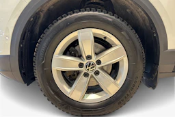 Valkoinen Volkswagen T-Roc 2023 kuva 9.