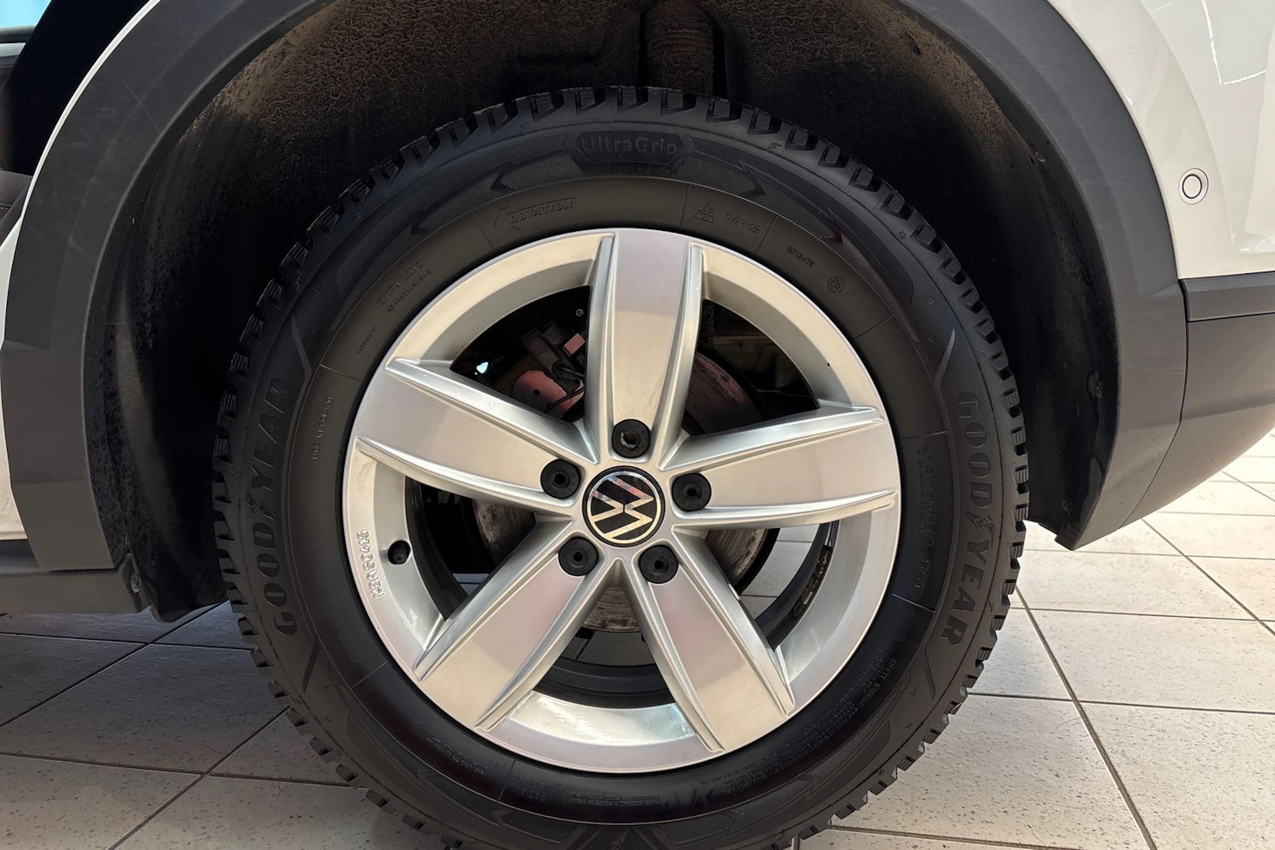 Valkoinen Volkswagen T-Roc 2023 kuva 10.