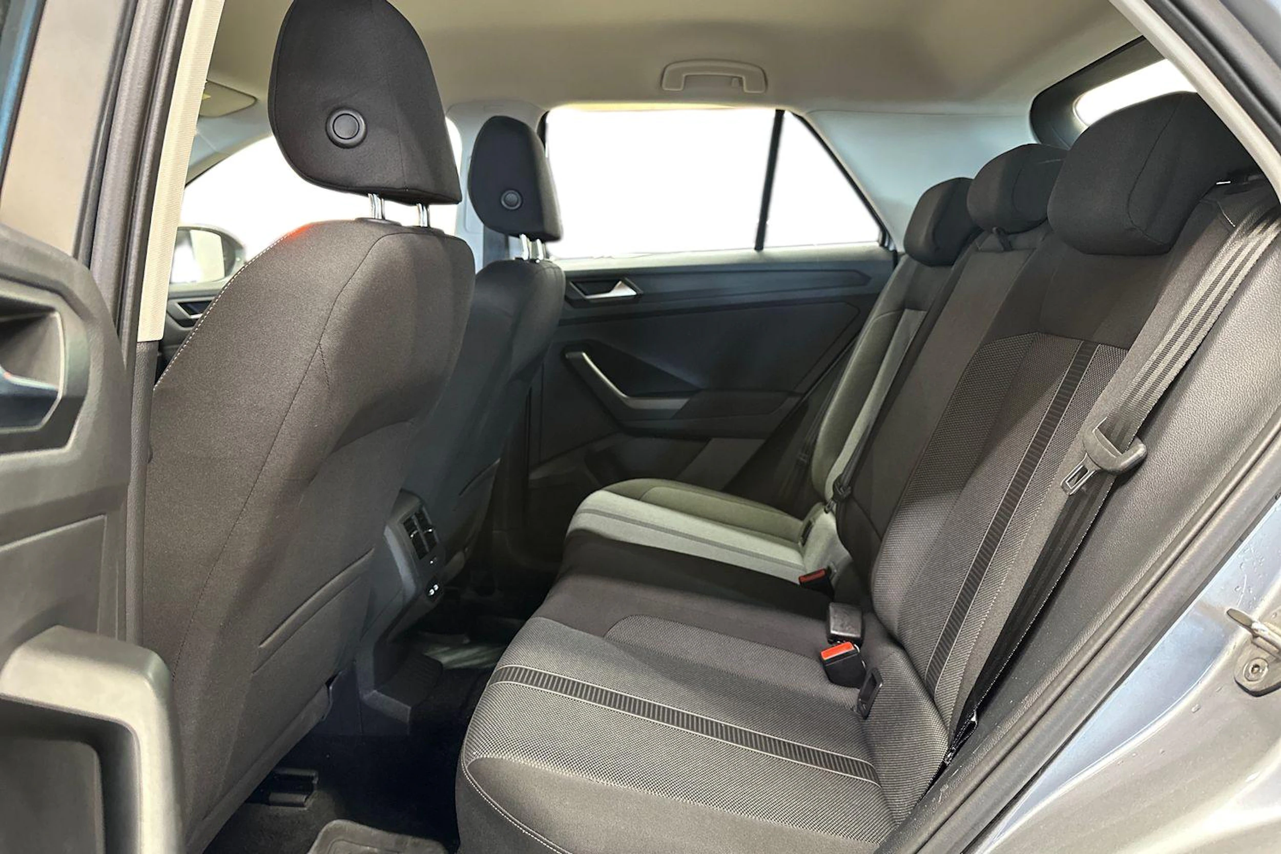 harmaa Volkswagen T-Roc 2023 kuva 8.