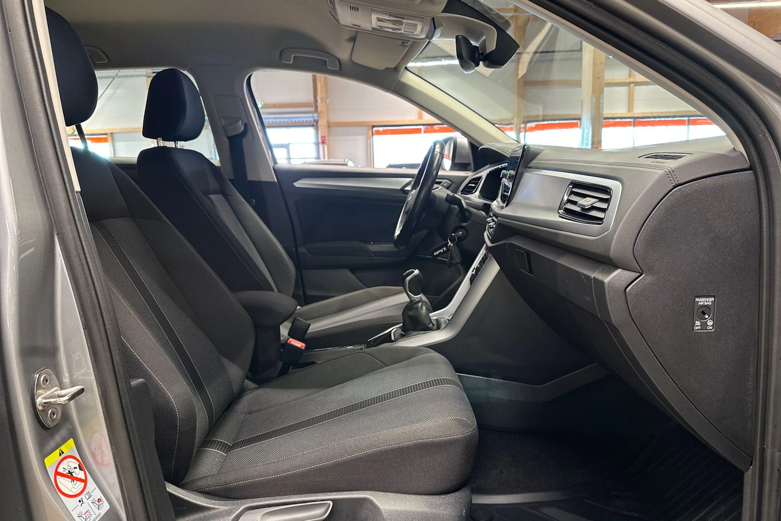 harmaa Volkswagen T-Roc 2023 kuva 11.