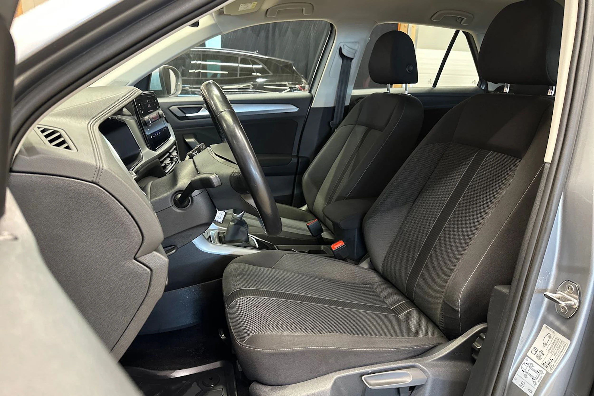 harmaa Volkswagen T-Roc 2023 kuva 12.