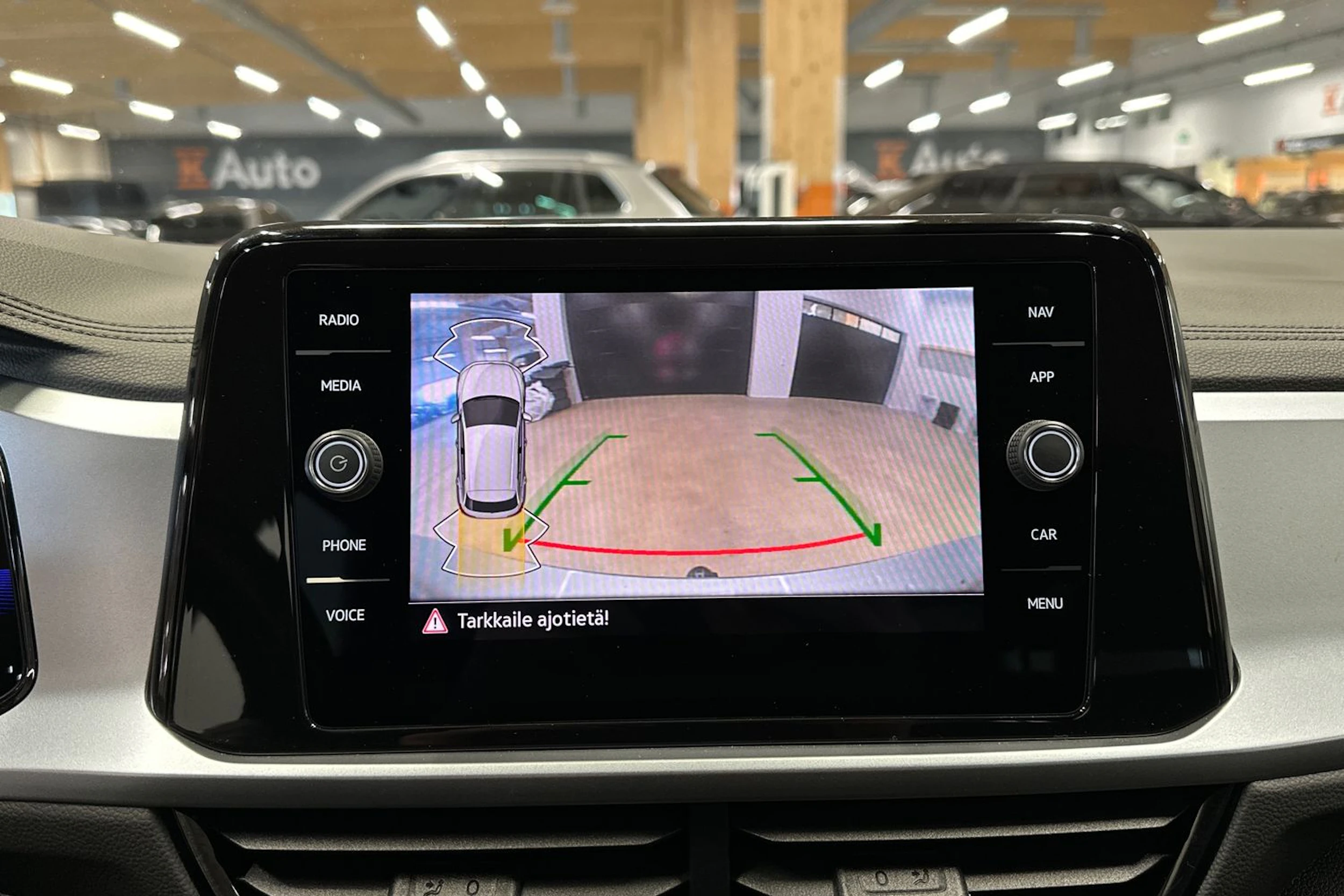 harmaa Volkswagen T-Roc 2023 kuva 13.