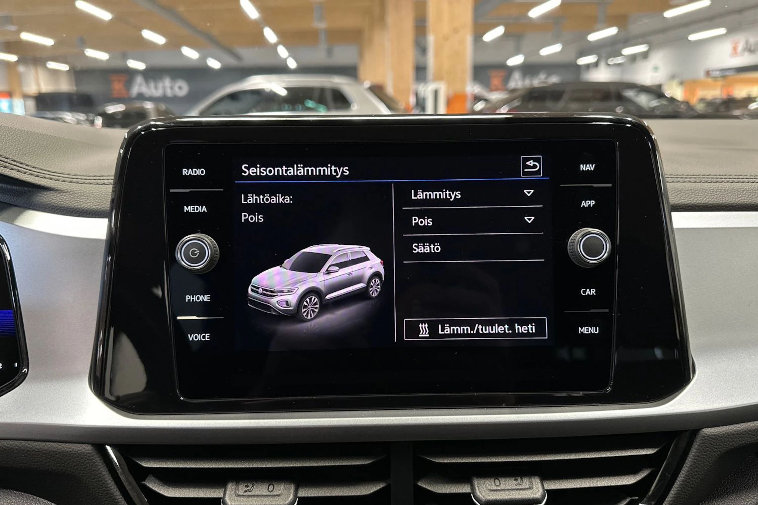 harmaa Volkswagen T-Roc 2023 kuva 15.