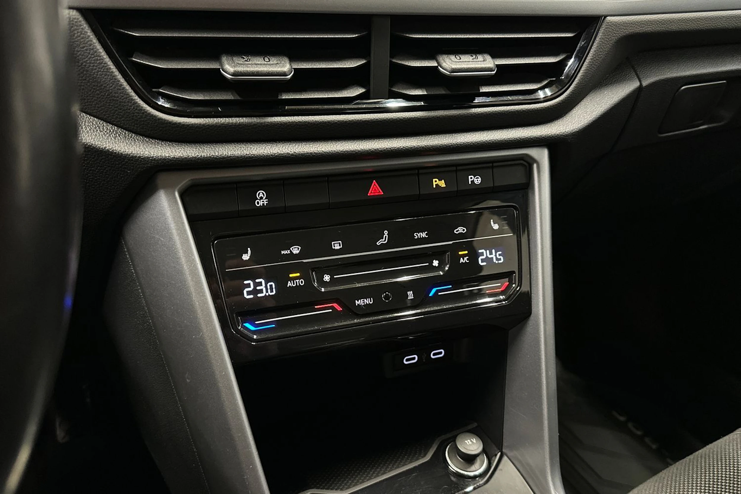 harmaa Volkswagen T-Roc 2023 kuva 18.