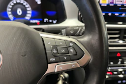 harmaa Volkswagen T-Roc 2023 kuva 22.