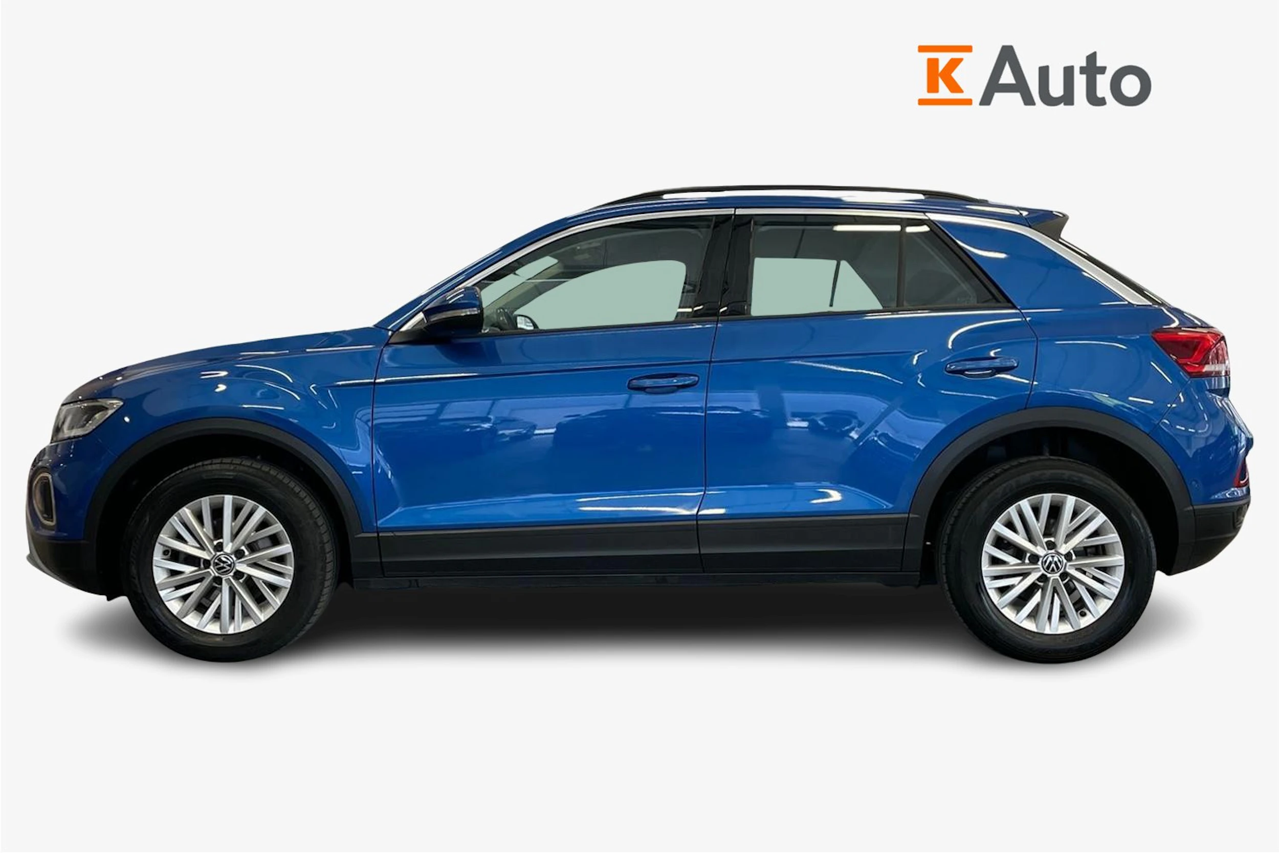 sininen Volkswagen T-Roc 2023 kuva 5.