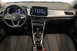sininen Volkswagen T-Roc 2023 kuva 7.