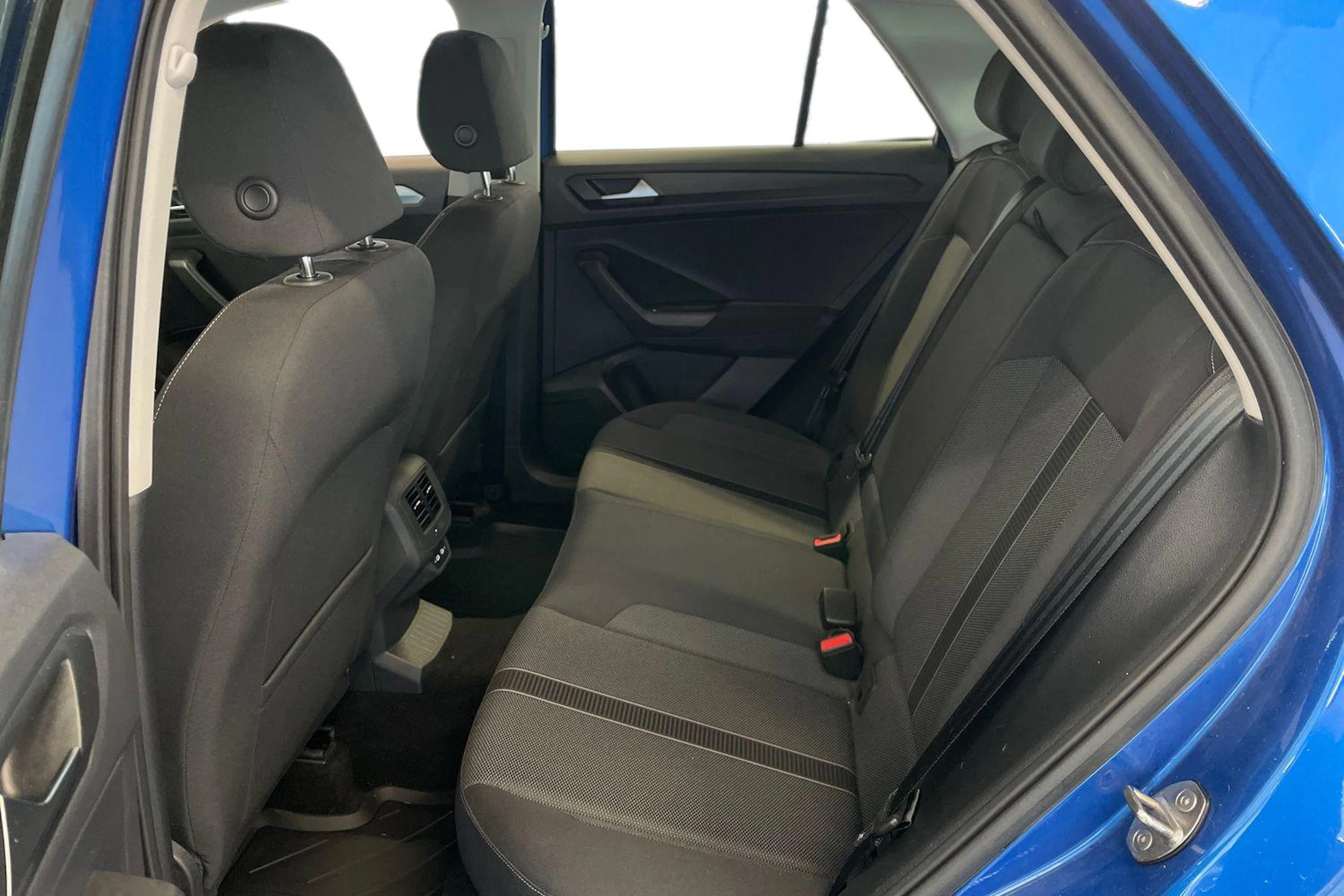 sininen Volkswagen T-Roc 2023 kuva 8.