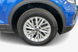 sininen Volkswagen T-Roc 2023 kuva 9.