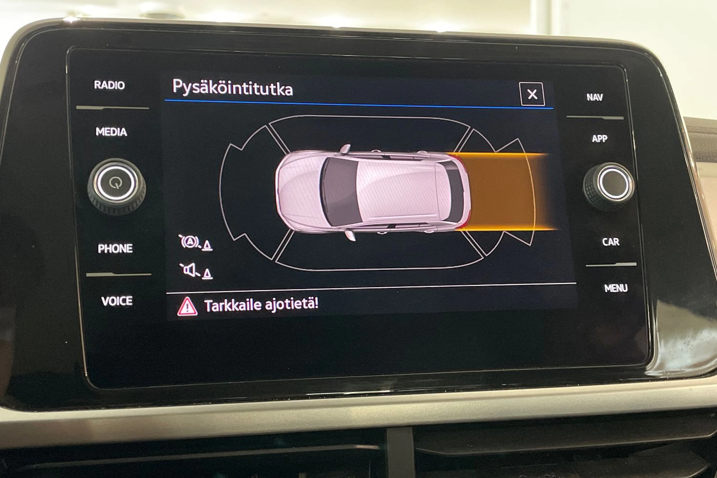 sininen Volkswagen T-Roc 2023 kuva 14.