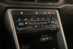 sininen Volkswagen T-Roc 2023 kuva 16.