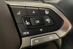 sininen Volkswagen T-Roc 2023 kuva 17.