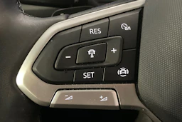 sininen Volkswagen T-Roc 2023 kuva 18.
