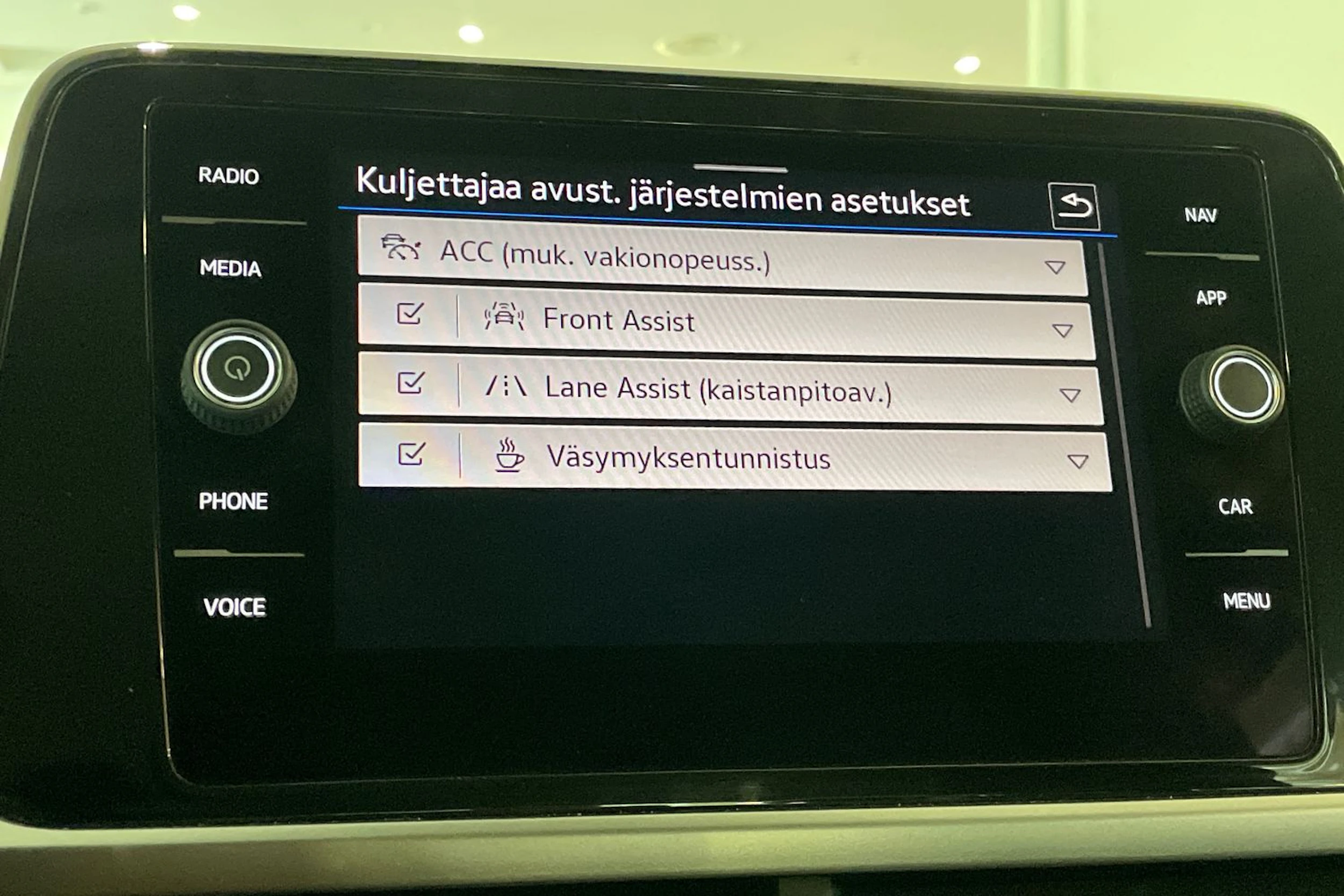 sininen Volkswagen T-Roc 2023 kuva 20.