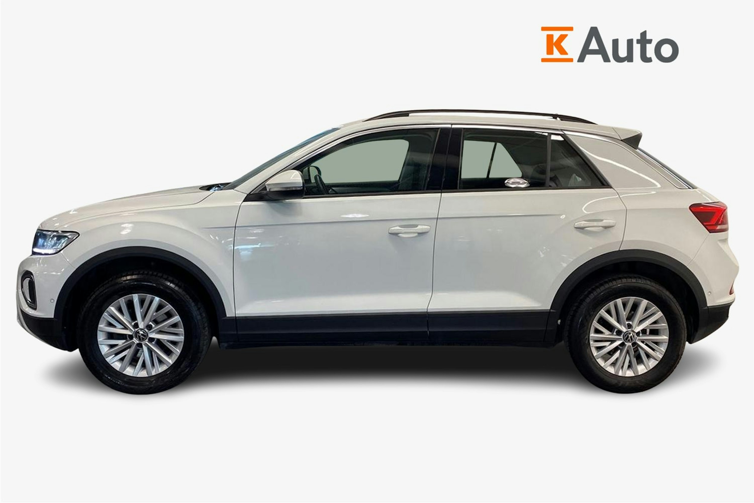 Valkoinen Volkswagen T-Roc 2023 kuva 6.
