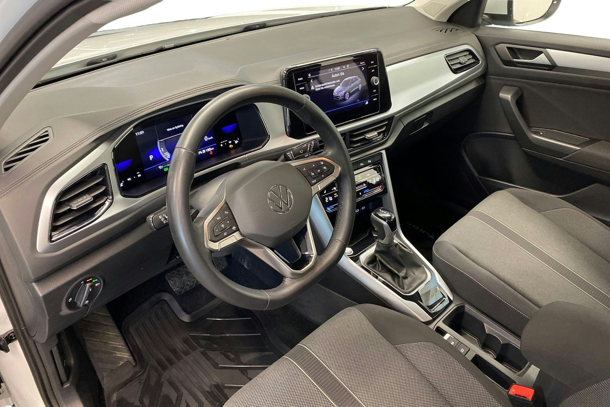 Valkoinen Volkswagen T-Roc 2023 kuva 7.