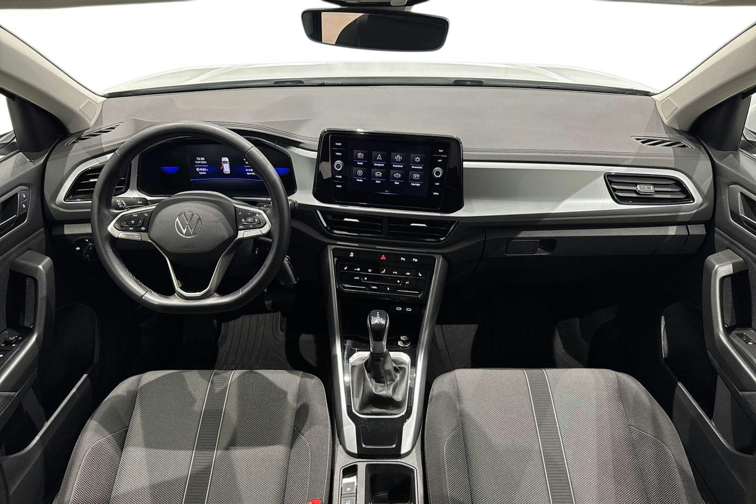 valkoinen Volkswagen T-Roc 2023 kuva 9.