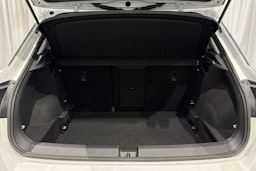 valkoinen Volkswagen T-Roc 2023 kuva 16.