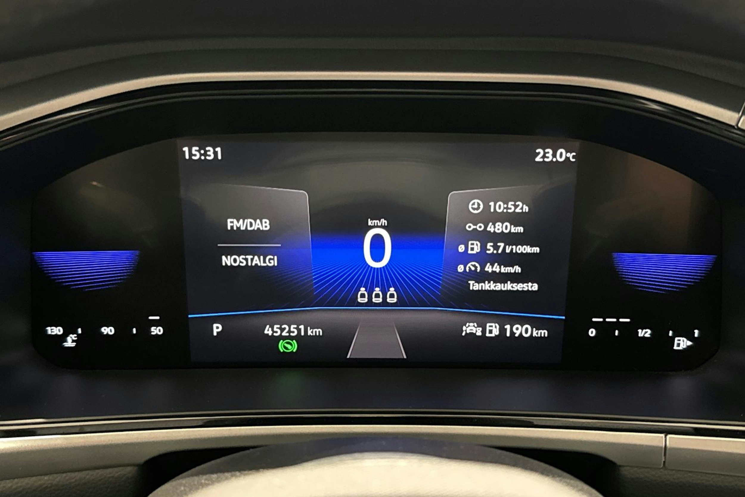 valkoinen Volkswagen T-Roc 2023 kuva 18.