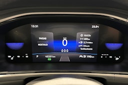 valkoinen Volkswagen T-Roc 2023 kuva 18.