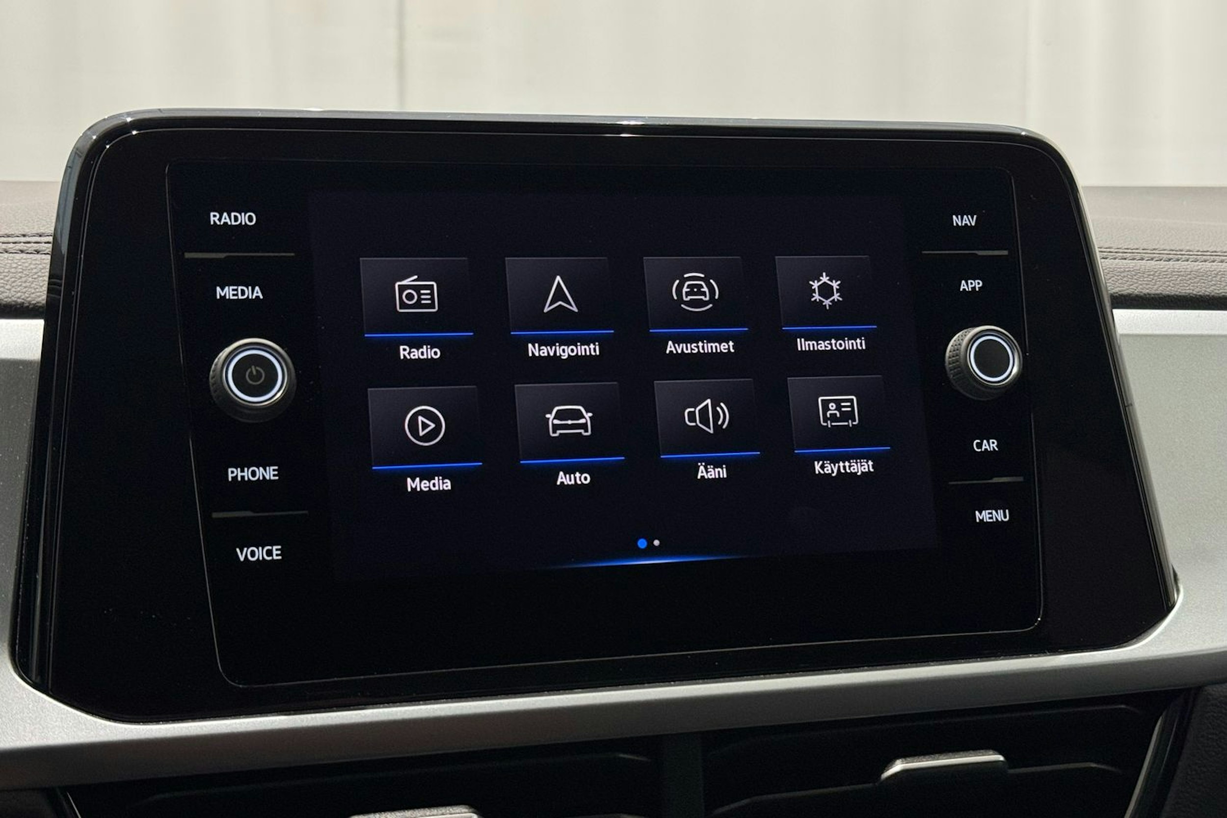 valkoinen Volkswagen T-Roc 2023 kuva 19.