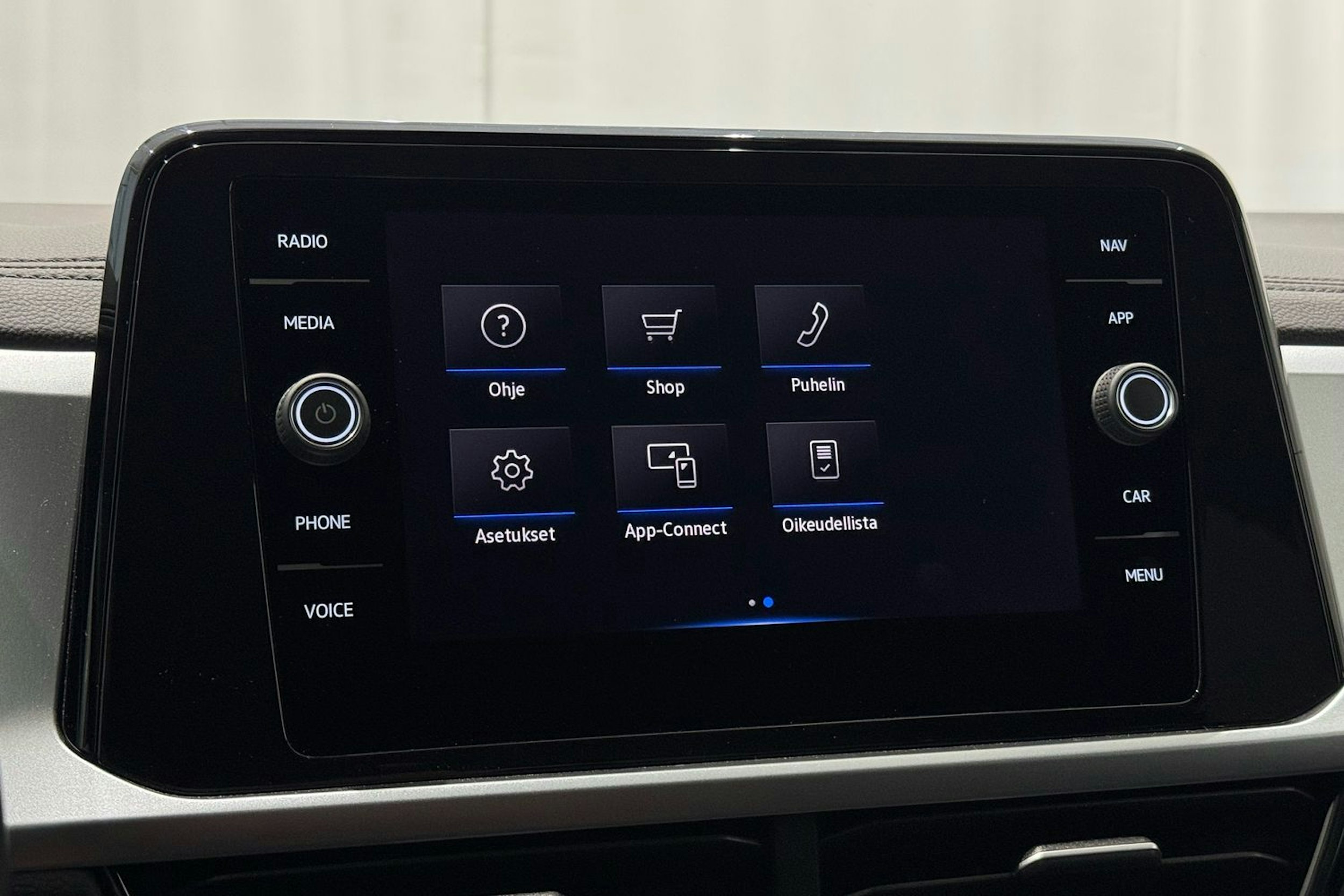 valkoinen Volkswagen T-Roc 2023 kuva 20.
