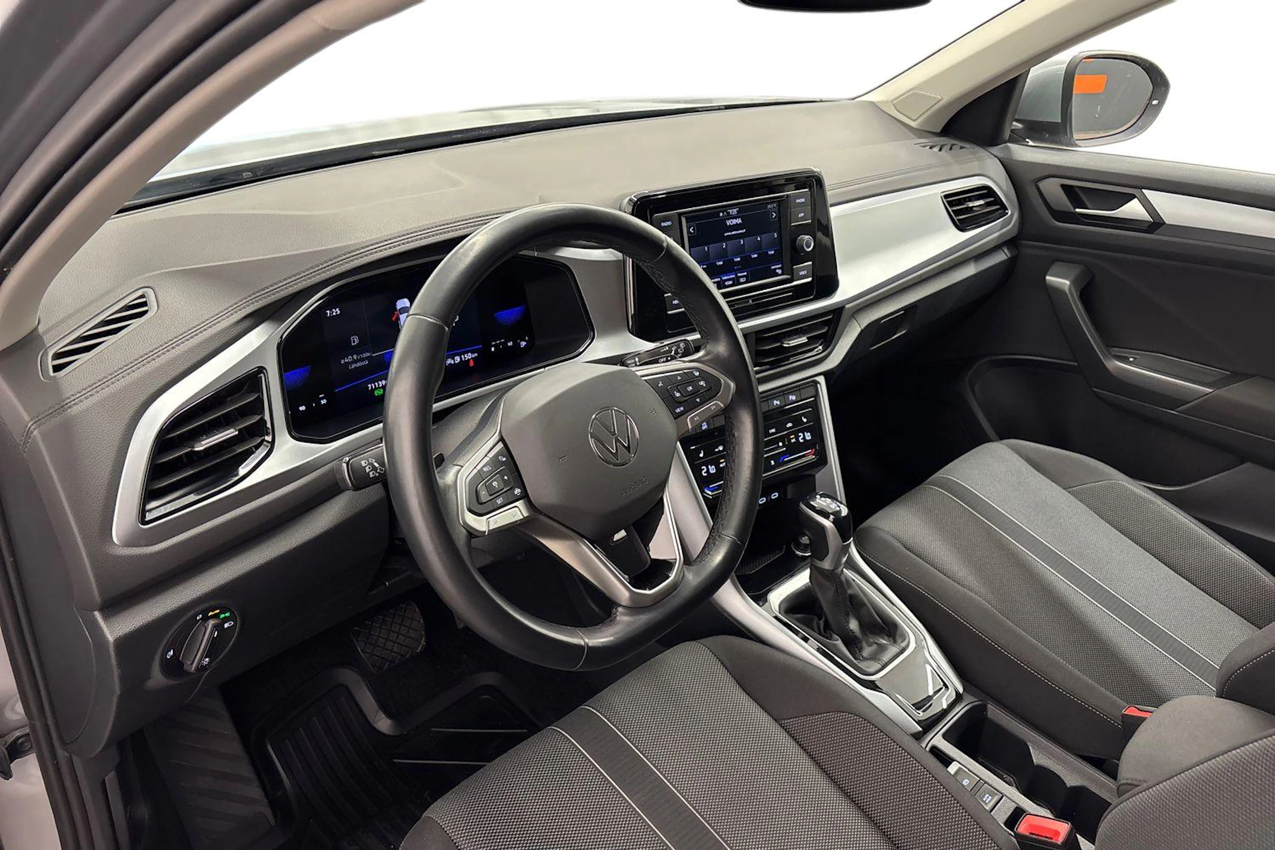 met. harmaa Volkswagen T-Roc 2023 kuva 6.