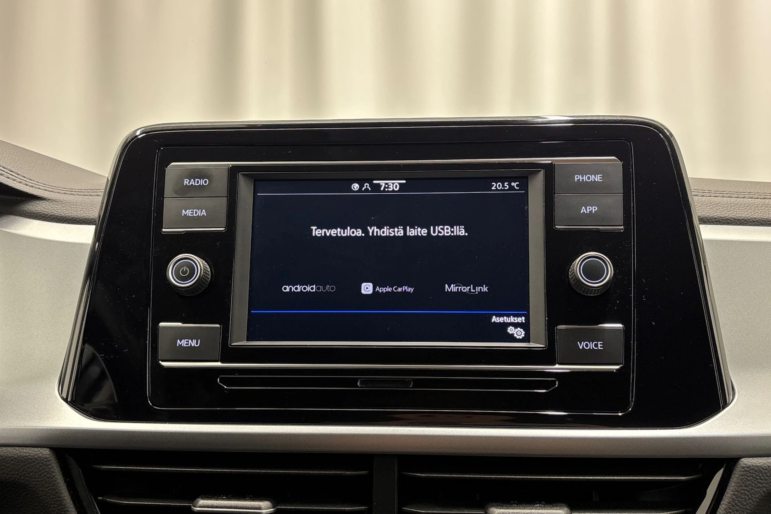 met. harmaa Volkswagen T-Roc 2023 kuva 19.
