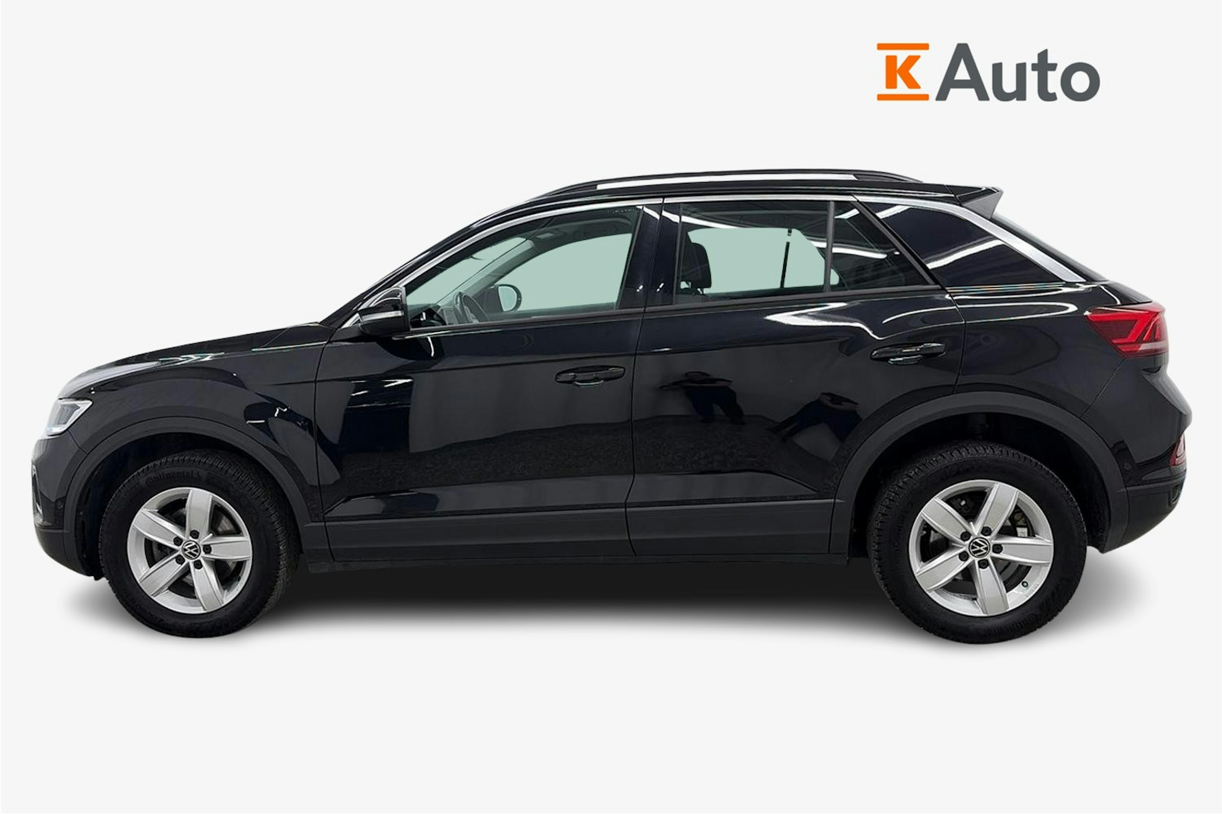 musta Volkswagen T-Roc 2023 kuva 6.