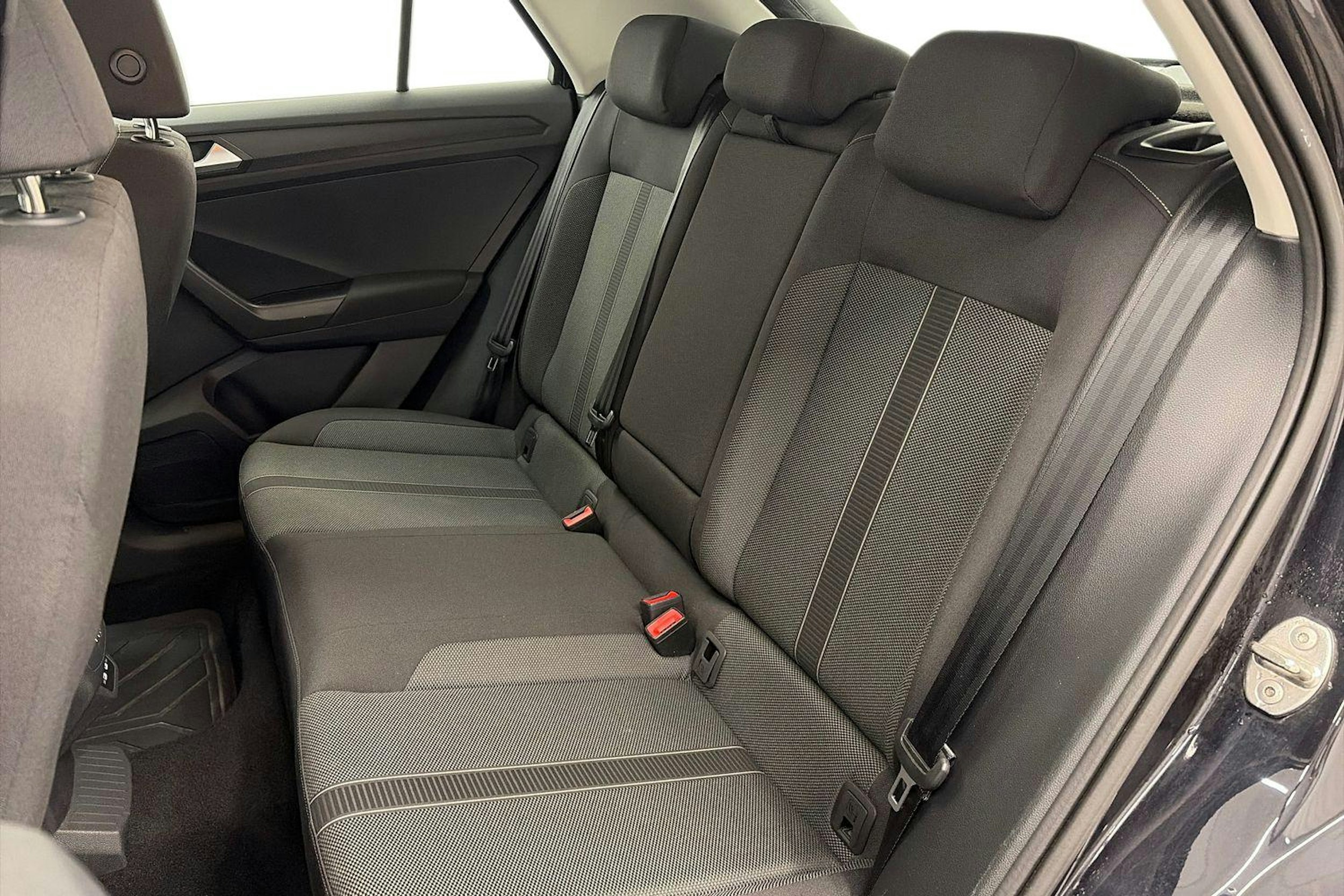 musta Volkswagen T-Roc 2023 kuva 10.