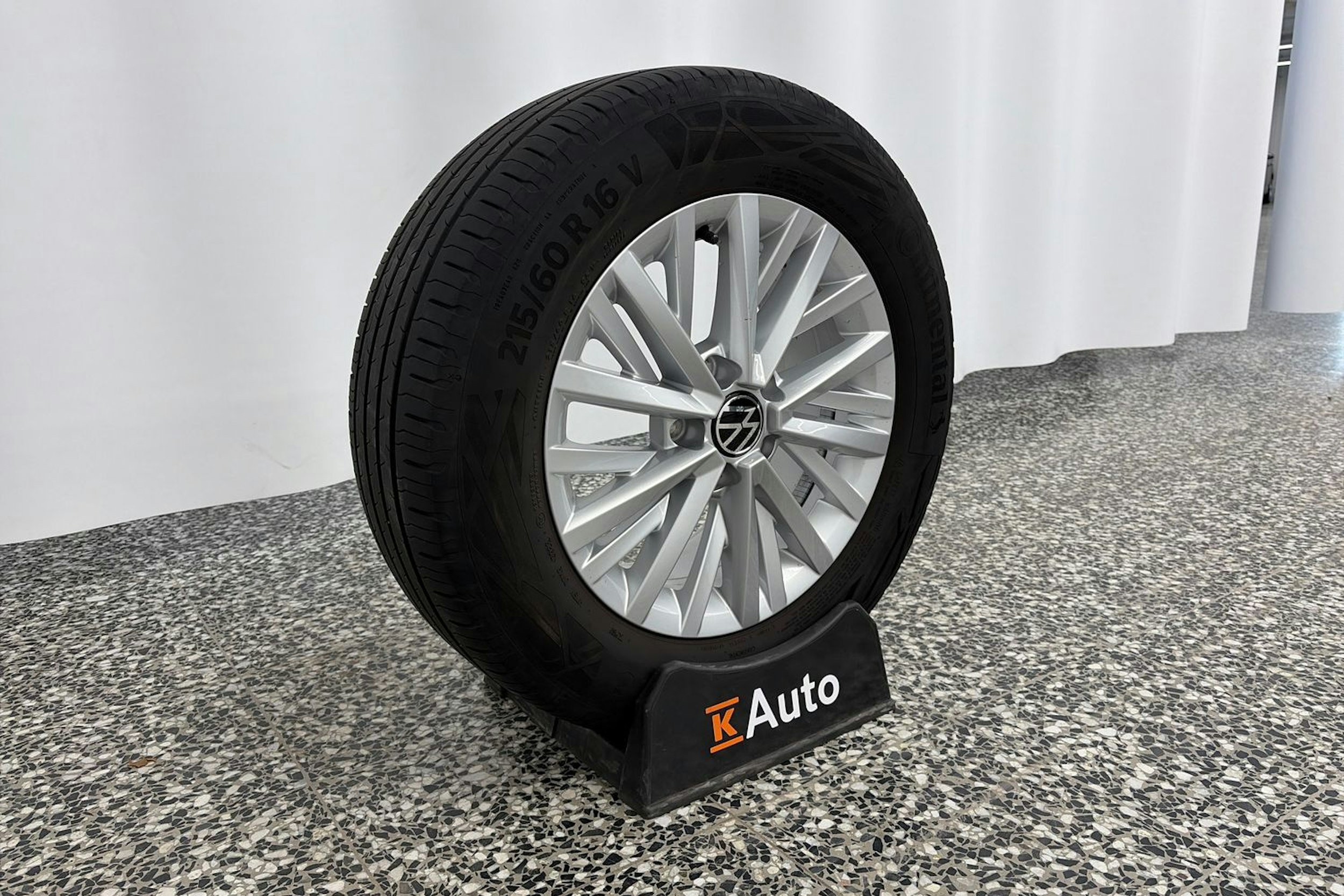 musta Volkswagen T-Roc 2023 kuva 13.