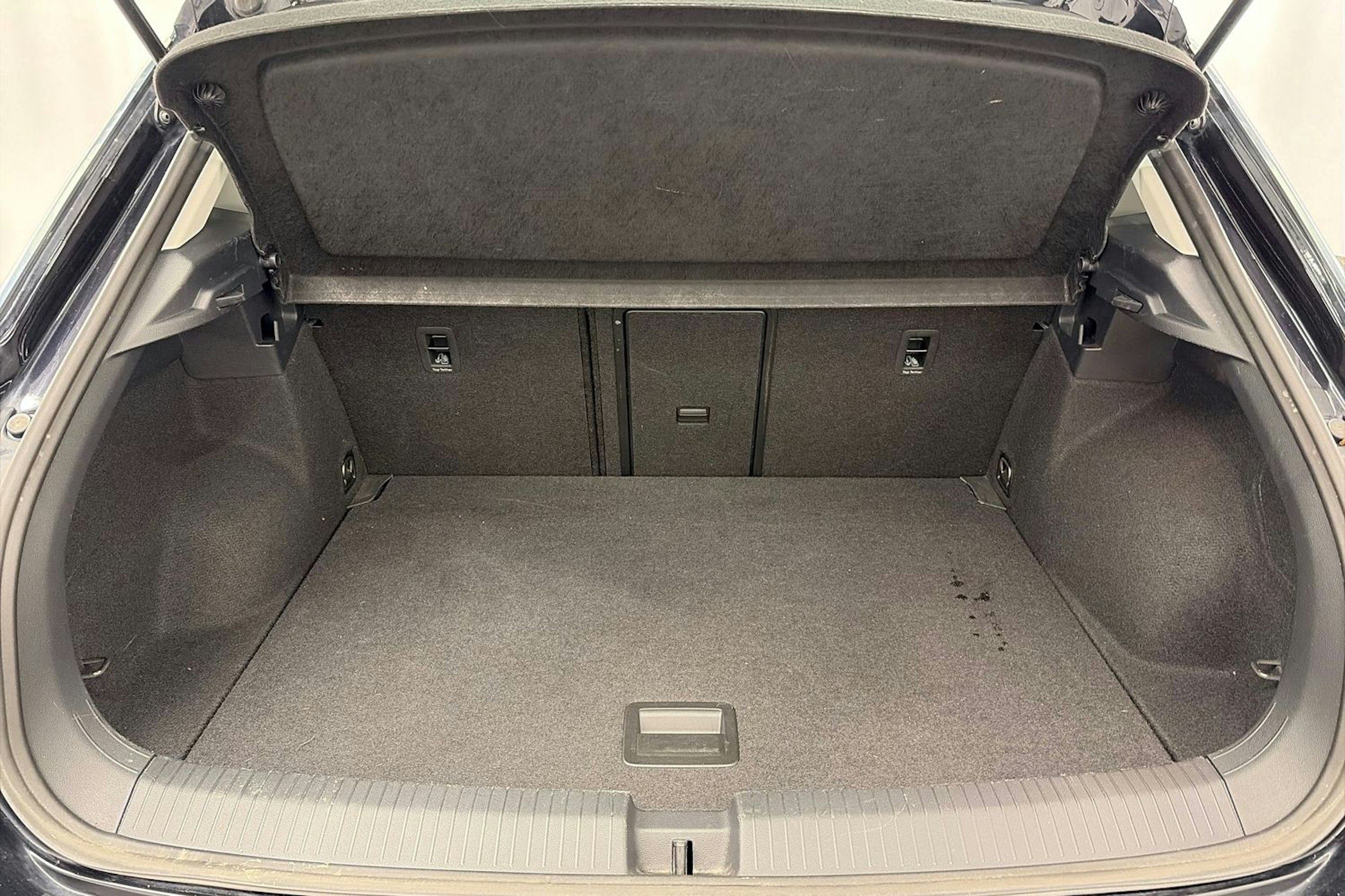 musta Volkswagen T-Roc 2023 kuva 14.