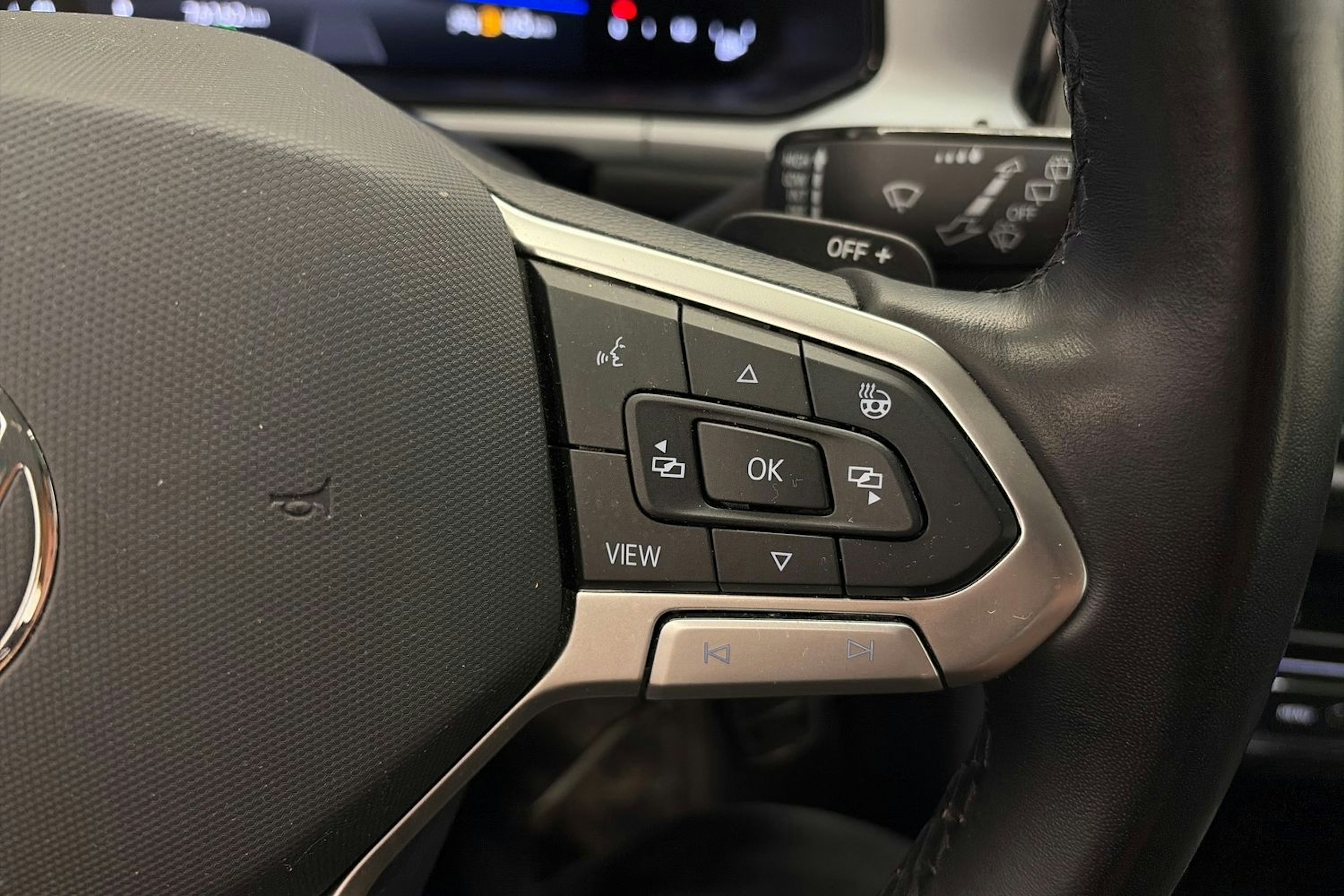 musta Volkswagen T-Roc 2023 kuva 18.