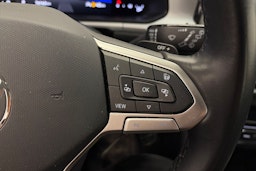 musta Volkswagen T-Roc 2023 kuva 18.