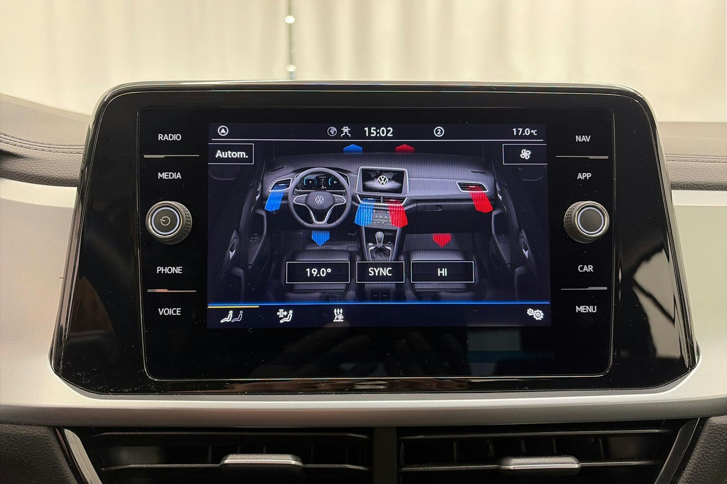 musta Volkswagen T-Roc 2023 kuva 21.